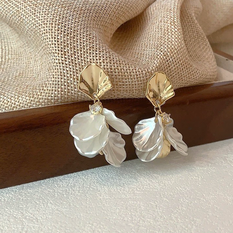 Pearly Shell Dangly Earrings