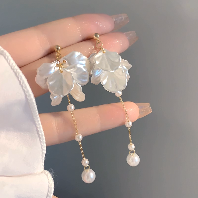 Mermaid Shell Dangly Pearl Earrings