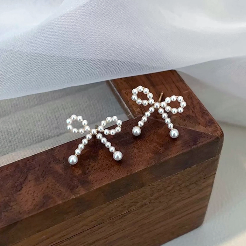 Pearl Ribbon Stud Earrings