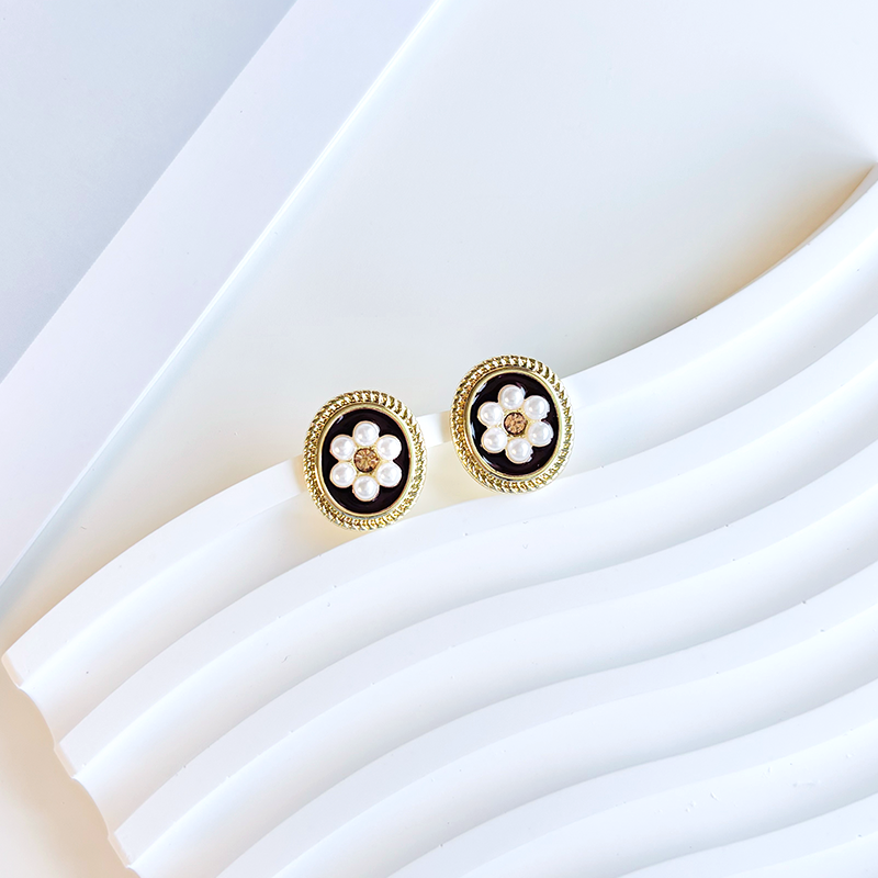 Flower Pearl Stud Earrings