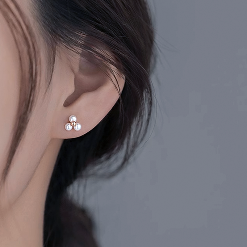 Pearl Flower Stud Earrings