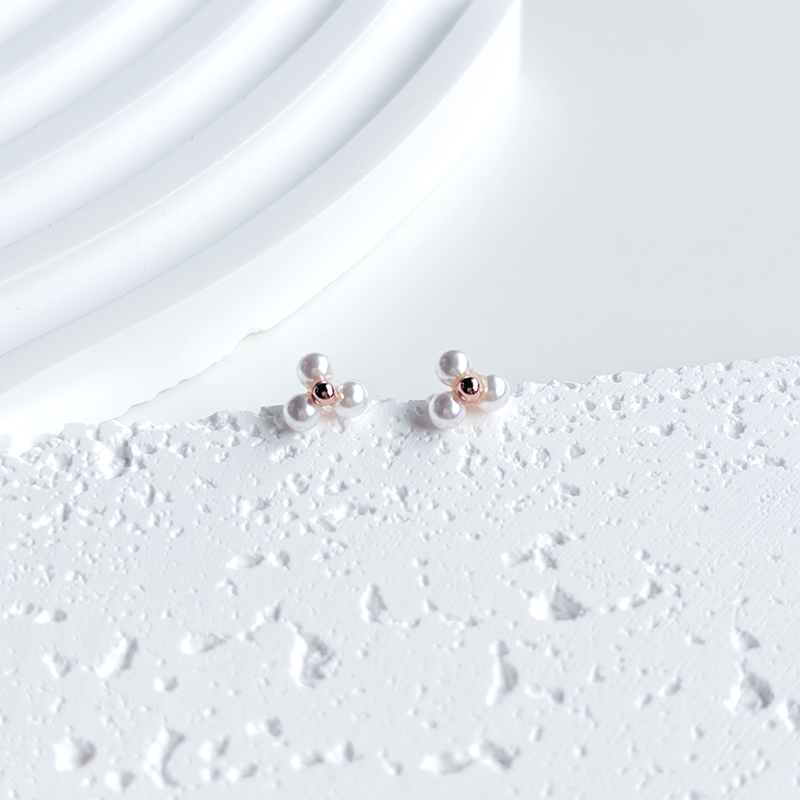 Pearl Flower Stud Earrings