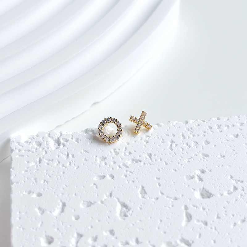 XO Stud Earrings