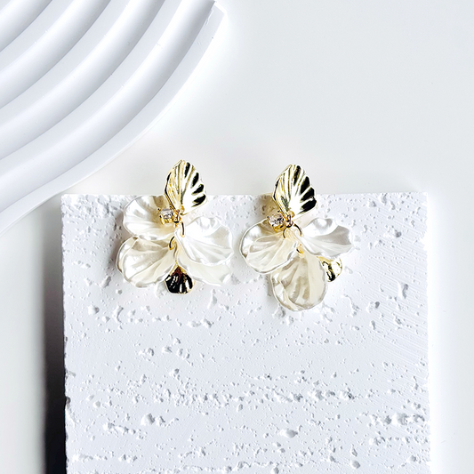 Pearly Shell Dangly Earrings