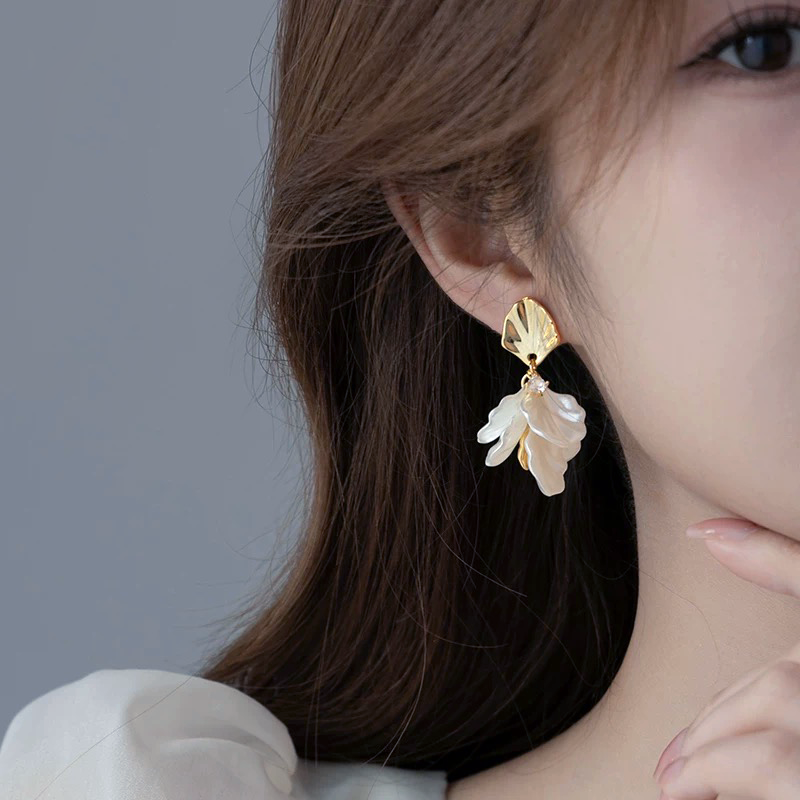 Pearly Shell Dangly Earrings