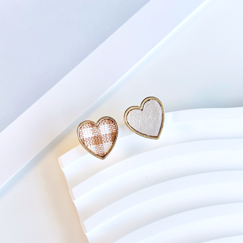 Plaid Heart Stud Earrings